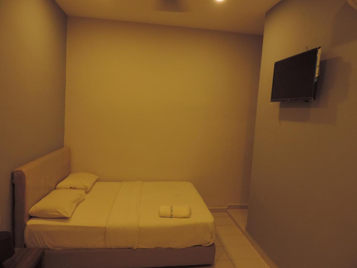Golden Leaf Hotel Danga Bay Джохор Бахру Екстериор снимка