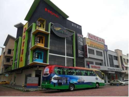 Golden Leaf Hotel Danga Bay Джохор Бахру Екстериор снимка