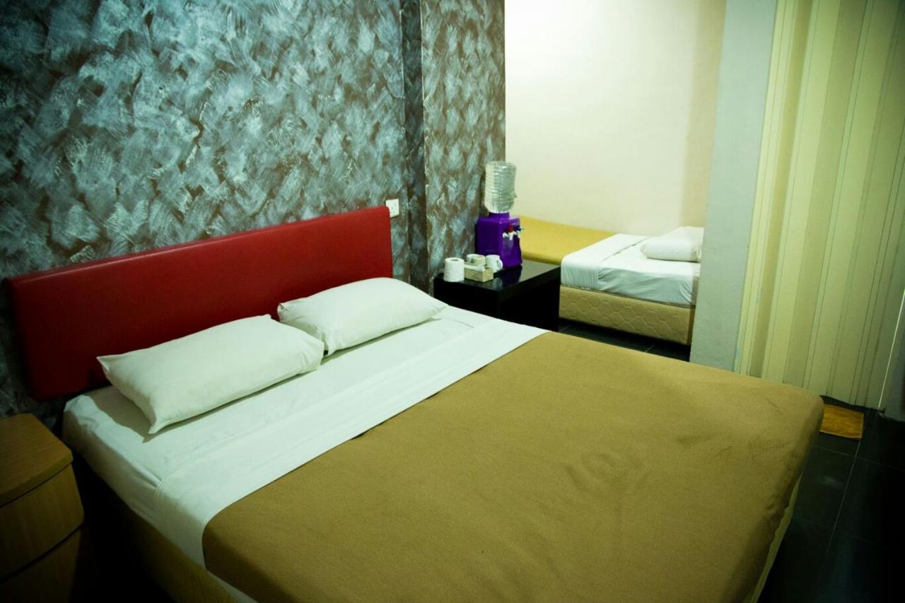 Golden Leaf Hotel Danga Bay Джохор Бахру Екстериор снимка