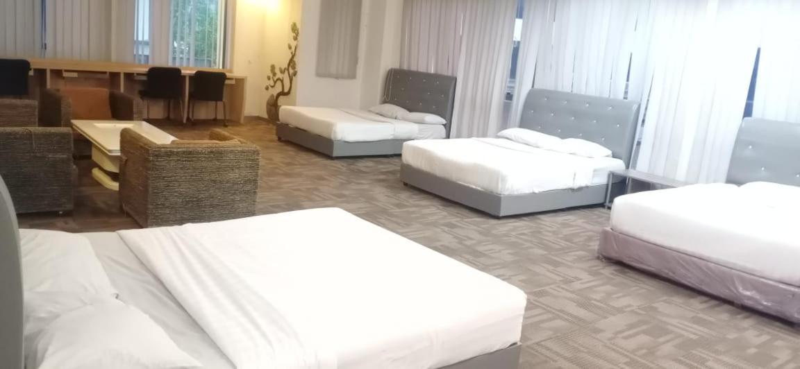 Golden Leaf Hotel Danga Bay Джохор Бахру Екстериор снимка